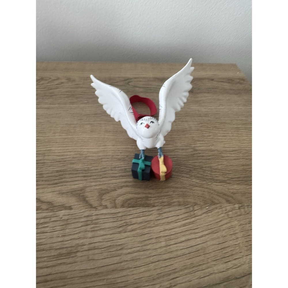 Universal Studios Harry Potter Holidays At Hogwarts Hedwig w/Presents Ornament